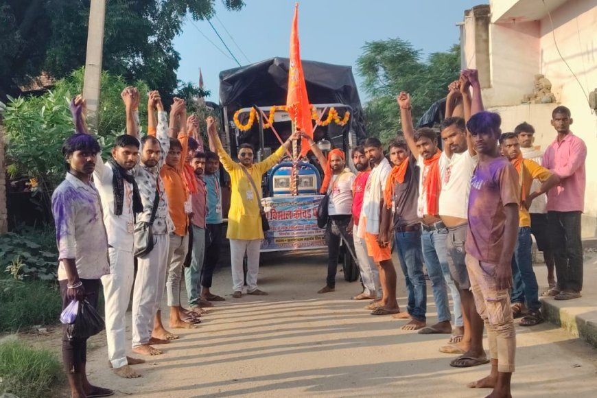 हरदोई के जरेली से राजघाट गंगा के लिए रवाना हुआ कांवड़ियों का जत्था, गूंजे हर-हर महादेव के जयकारे