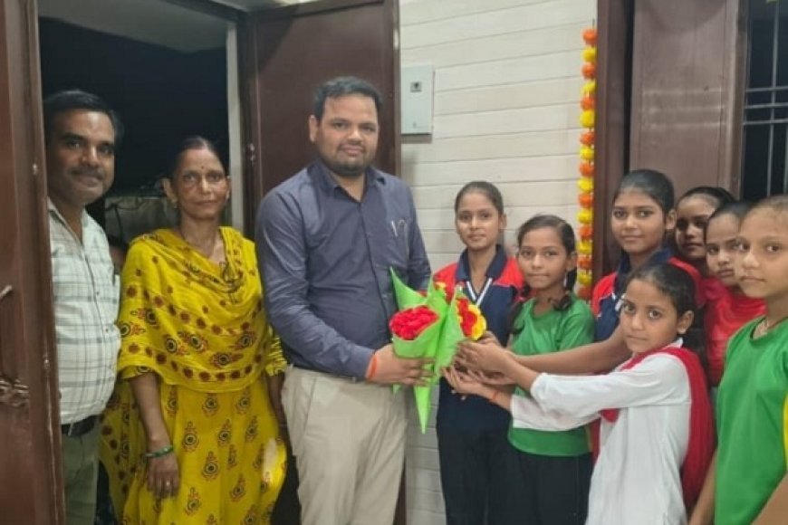 Hardoi: कस्तूरबा गांधी विद्यालयों में अधिकारियों ने किया निरीक्षण, छात्राओं से संवाद कर बढ़ाया आत्मविश्वास