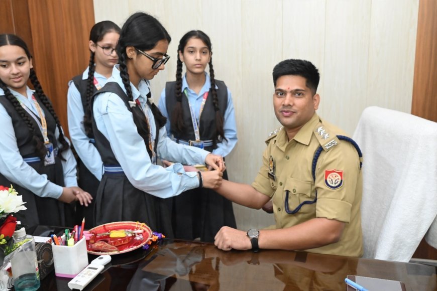 Saharanpur News: रक्षाबंधन पर दून वैली की छात्राओं ने प्रशासनिक और पुलिस अधिकारियों को बांधा रक्षासूत्र, स्कूल में सांस्कृतिक कार्यक्रमों की धूम