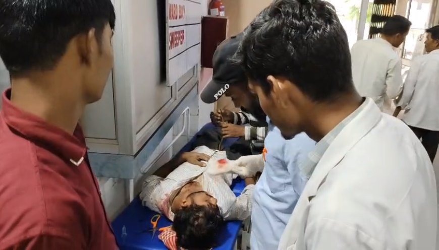 Sambhal: ट्रक-टेंपो की भीषण भिड़ंत में तीन की मौत, एक घायल; दो ने मौके पर तो तीसरे ने अस्पताल में तोड़ा दम