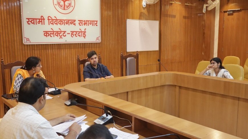 Hardoi: डीएम अनुनय झा ने चकबंदी कार्यों की समीक्षा की, 5 वर्ष पुराने लंबित वाद जल्द निपटाने के निर्देश
