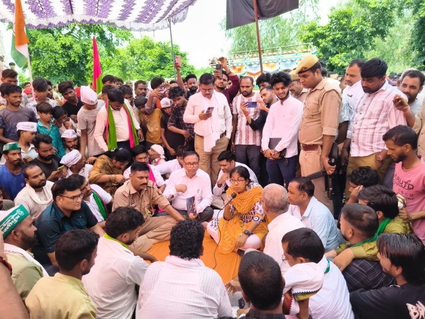 अतरौली में अंडा फैक्ट्री के खिलाफ जनआंदोलन तेज: चौथे संगठन के समर्थन से बढ़ा प्रशासनिक दबाव, नहीं माने प्रदर्शनकारी