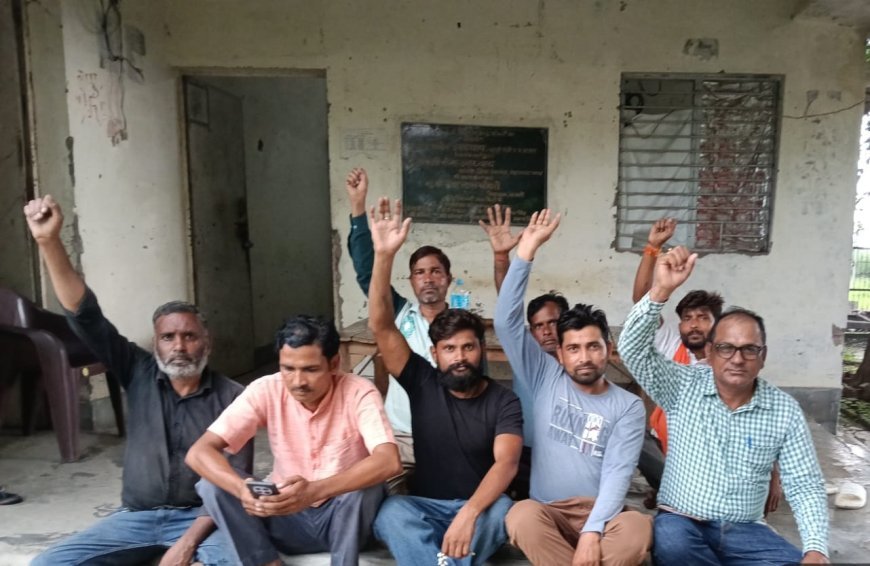 सासनी में बिजली संविदा कर्मियों का धरना पांचवें दिन भी जारी, मांगों को लेकर की उग्र नारेबाजी
