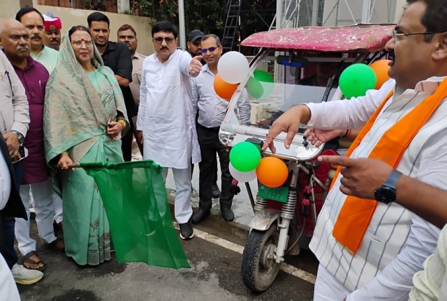 Hardoi: प्रेमावती पीके वर्मा ने दिखाई हरी झंडी, जागरूकता फैलाने निकला 'विकसित भारत' व 'नशामुक्त भारत' प्रचार रथ