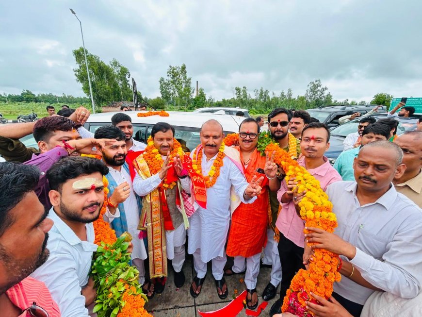 Hardoi: भाजपा प्रदेश महामंत्री शंकर लाल लोधी के प्रथम आगमन पर हरदोई में शक्ति प्रदर्शन, जगह-जगह हुआ जोरदार स्वागत