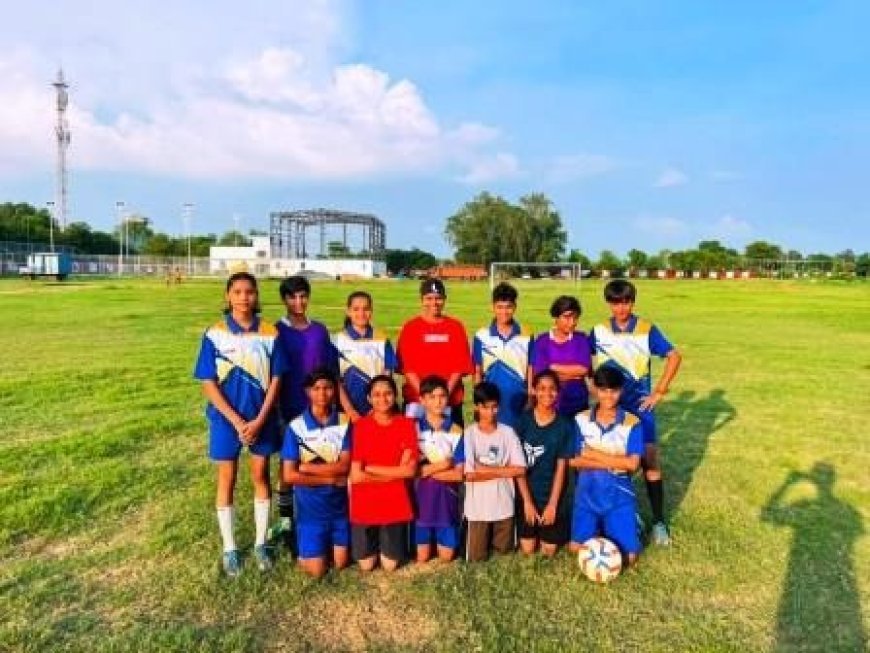हाथरस की आठ बालिका फुटबॉल खिलाड़ियों का मंडल स्तरीय चयन के लिए हुआ चुनाव