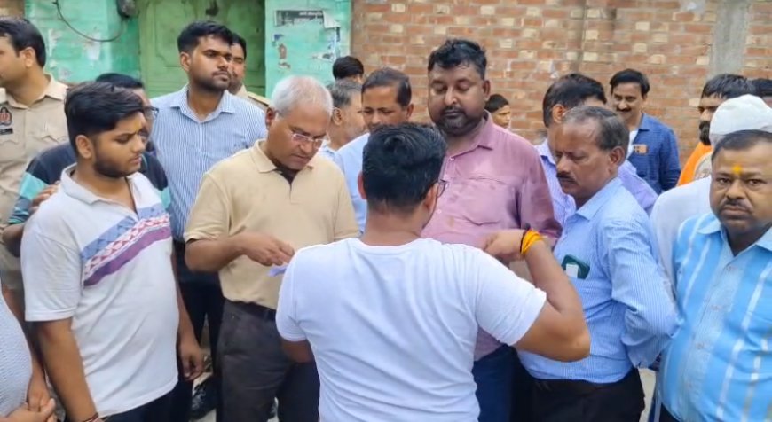 Sanbhal: लक्ष्मी नारायण मंदिर टाइल्स विवाद में नया मोड़, हाईकोर्ट के स्टे के बीच 9 संपत्तियों का प्रशासनिक सत्यापन शुरू