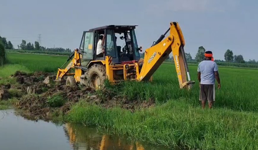 सम्भल के बाद चन्दौसी में बुलडोजर का बड़ा एक्शन, 137 बीघा झील-तालाब की सरकारी जमीन कब्जा मुक्त