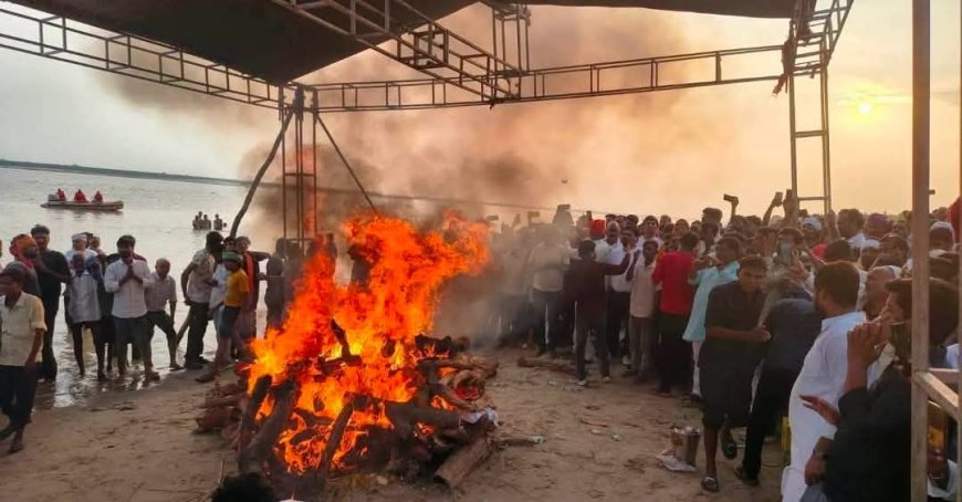 पीलीभीत में दामाद पर सास की हत्या का आरोप, भूसे के ढेर में आग लगाकर जलाया, राख से मिलीं हड्डियां