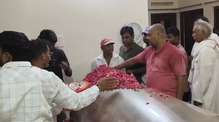 BSP MLA Umashankar Singh Last Rites: बसपा के इकलौते विधायक उमाशंकर सिंह का बलिया में अंतिम संस्कार, बेटे ने दी मुखाग्नि