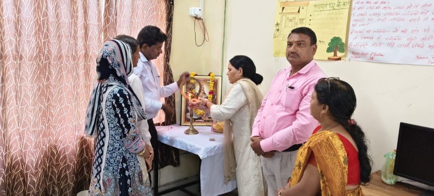 हाथरस: ग्राम पंचायतों की आय बढ़ाने के लिए पंचायत सचिवों और सहायकों को दिया गया प्रशिक्षण