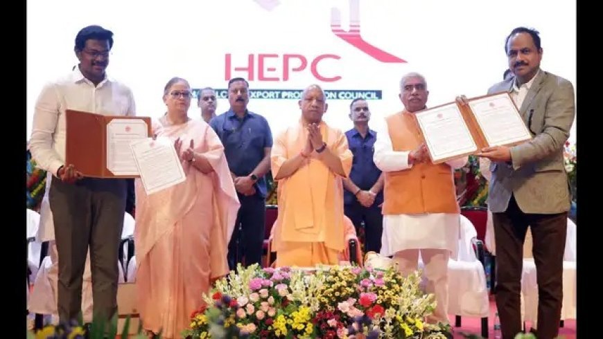 राष्ट्रीय हथकरघा दिवस पर मुख्यमंत्री योगी आदित्यनाथ ने उत्कृष्ट बुनकरों को किया सम्मानित, कई व्यापारिक समझौते हुए