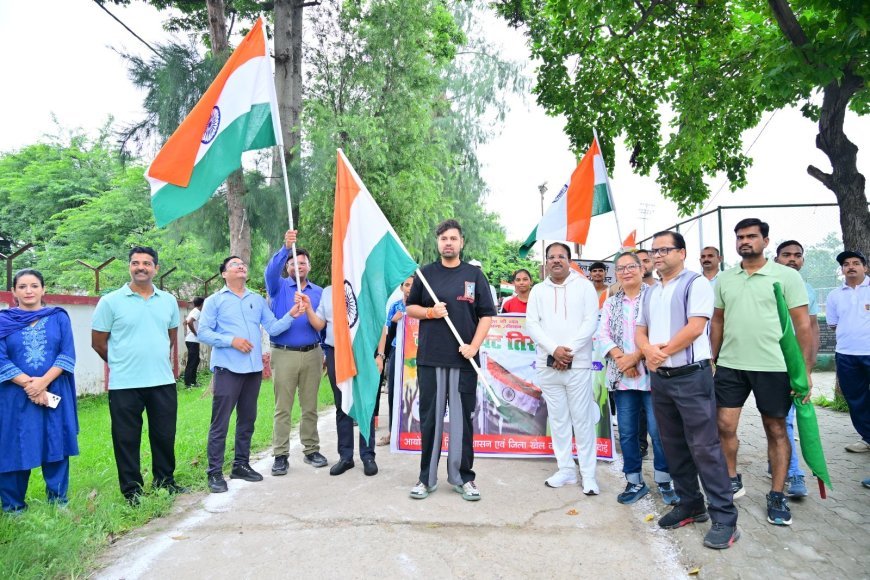 हरदोई में यूथ कनेक्ट तिरंगा रैली का भव्य आयोजन, खिलाड़ियों और कैडेट्स में दिखा उत्साह