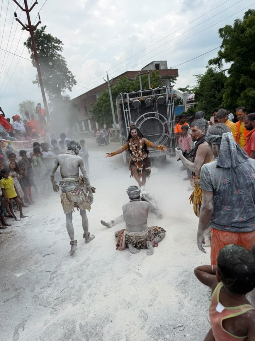 हरदोई: ग्राम आशा से रवाना हुई पहली शिव कांवड़ यात्रा, मेहंदीघाट से पवित्र गंगाजल लेकर सुनसीनाथ धाम पहुंचेंगे श्रद्धालु