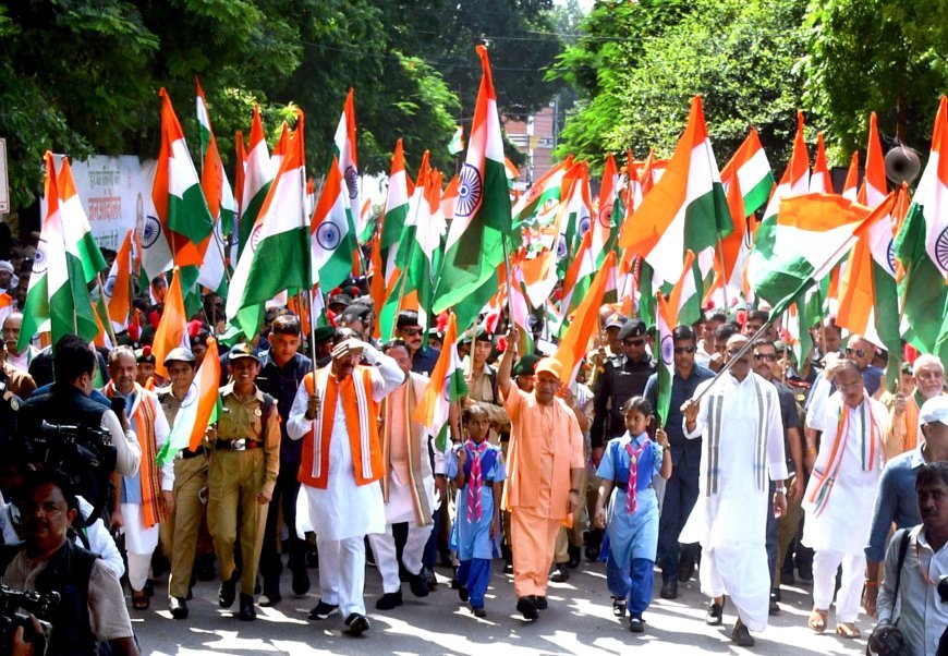 लखनऊ में मुख्यमंत्री योगी आदित्यनाथ के नेतृत्व में निकली भव्य तिरंगा यात्रा, उमड़ा जनसैलाब
