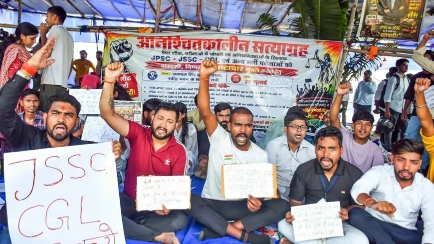 Jharkhand News: रांची में 'नौकरी चोरी' के खिलाफ युवाओं का हल्ला बोल, जेपीएससी और जेएसएससी अभ्यर्थियों ने शुरू किया मार्च