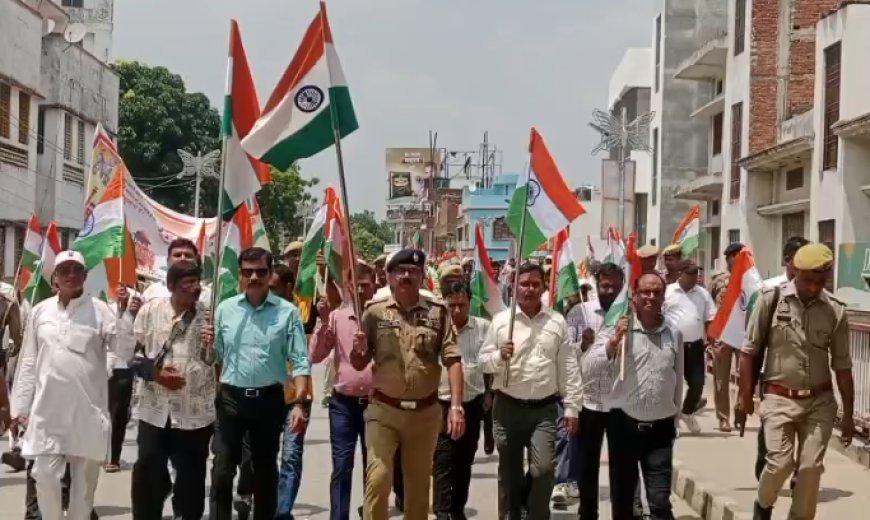 Ballia News: बलिया में हर घर तिरंगा अभियान के तहत निकली भव्य यात्रा, उमड़ा जनसैलाब