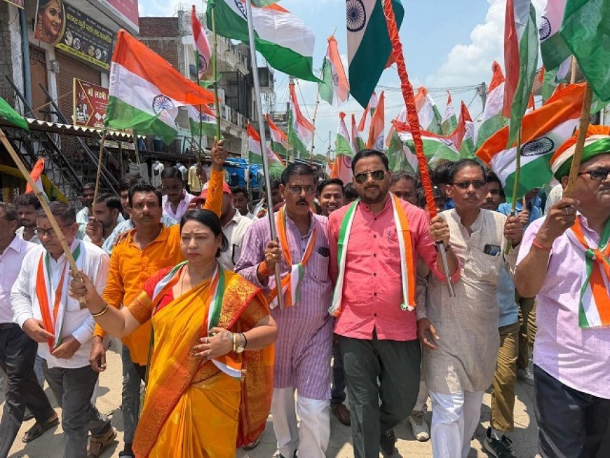 Hardoi: टड़ियावां मंडल में भव्य तिरंगा यात्रा, ‘भारत माता की जय’ के नारों से गूंजा क्षेत्र