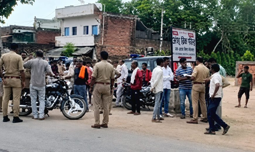 Sitapur News: सीतापुर-हरदोई मार्ग पर भीषण सड़क हादसा, स्कूटी और ट्रैक्टर-ट्रॉली की टक्कर में तीन घायल