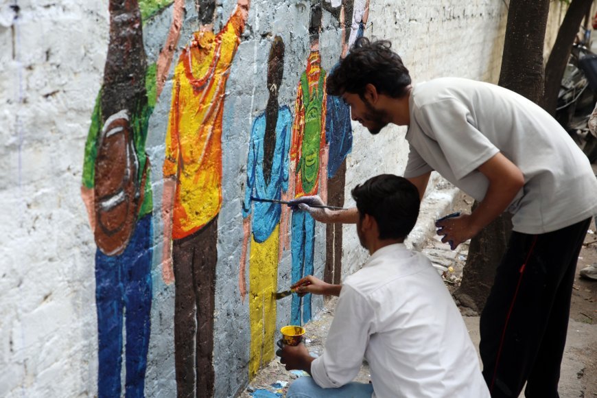 Rang De Basanti Campaign Lucknow: ‘बंदूक की जगह ब्रश, डर की जगह डायलॉग’, ग्रैफिटी वॉल के रंगों से दिखा उत्तर प्रदेश में बदलाव का नया दौर