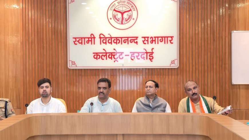 Hardoi: बाढ़ की तैयारियों को लेकर प्रभारी मंत्री असीम अरुण ने की समीक्षा, अधिकारियों को दिए अलर्ट रहने के निर्देश