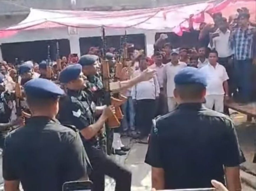 Hathras News: ड्यूटी के दौरान सेना के सूबेदार मनोज यादव का निधन, सैन्य सम्मान से हुई अंतिम विदाई