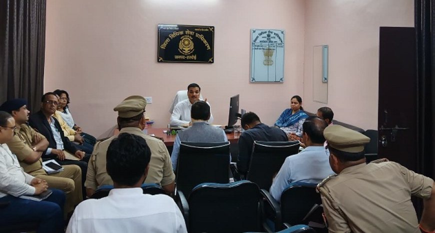 Hardoi: राष्ट्रीय लोक अदालत को सफल बनाने के लिए प्रशासनिक अधिकारियों के साथ बैठक
