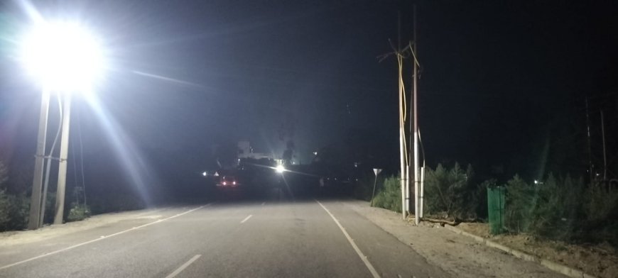 Sitapur: INA NEWS की खबर का असर, नैमिषारण्य बाईपास पर जगमगाई स्ट्रीट लाइटें 
