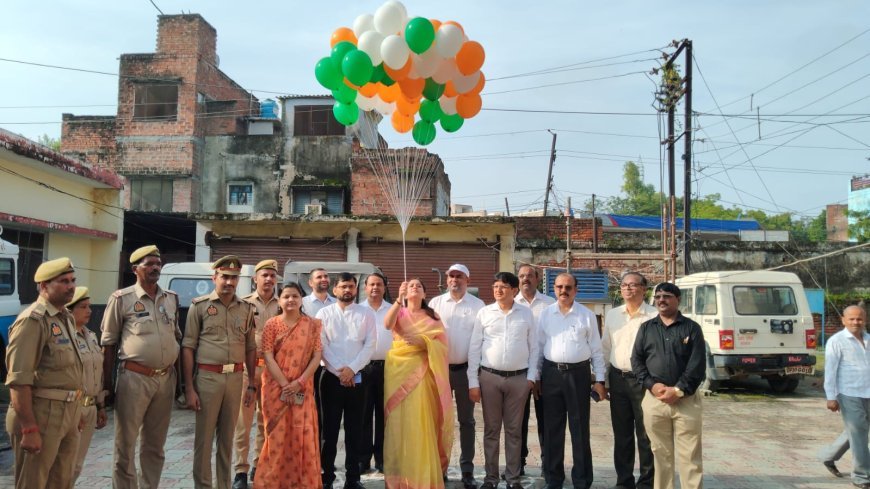 Hardoi: हरदोई में धूमधाम से मनाया गया स्वाधीनता दिवस, सीडीओ नेहा ब्याडवाल ने किया ध्वजारोहण