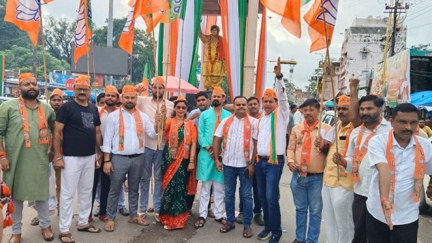 Sitapur: रेखा वर्मा तीसरी बार बनीं भाजपा की राष्ट्रीय उपाध्यक्ष, अटल चौक पर जश्न का माहौल