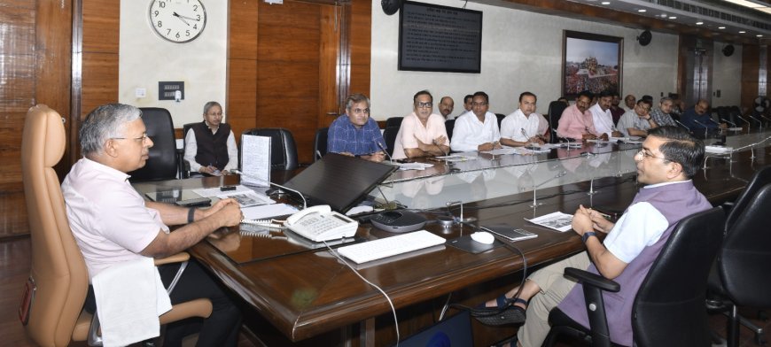 UP Secretariat Modernisation: यूपी सचिवालय का होगा कायाकल्प, मुख्य सचिव ने फाइलों के डिजिटाइजेशन और ई-नीलामी के दिए निर्देश