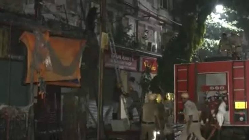 Kolkata Hotel Fire: कोलकाता के होटल में भीषण आग से 9 लोगों की मौत, छत पर भागकर बची कई जानें
