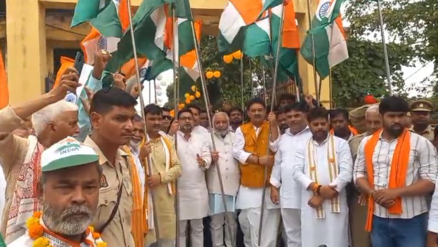 Ballia Balidan Divas: मंत्रियों व अधिकारियों की मौजूदगी में उठी देशभक्ति की लहर, शहीदों को किया नमन