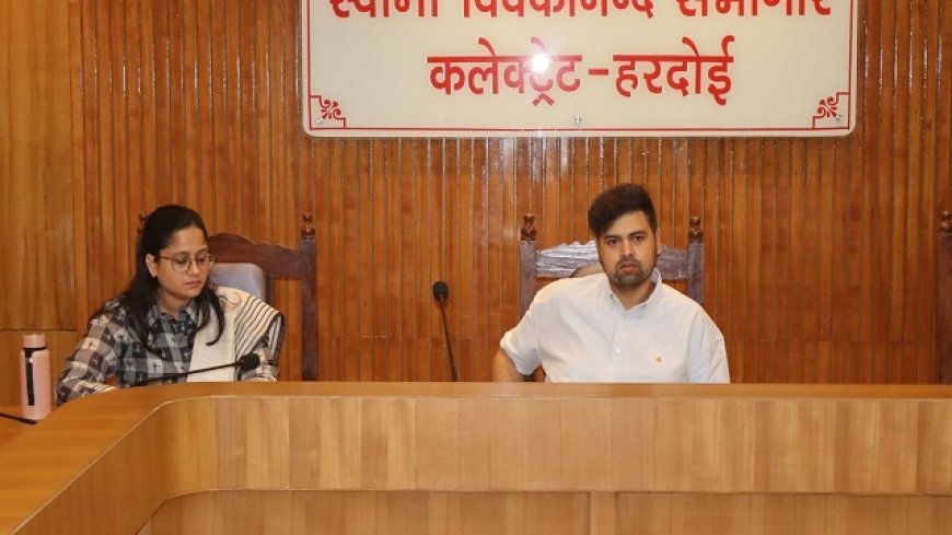 Hardoi: जिलाधिकारी की अध्यक्षता में हुई सड़क सुरक्षा समिति की बैठक, नियमों के उल्लंघन पर सख्त कार्रवाई के निर्देश