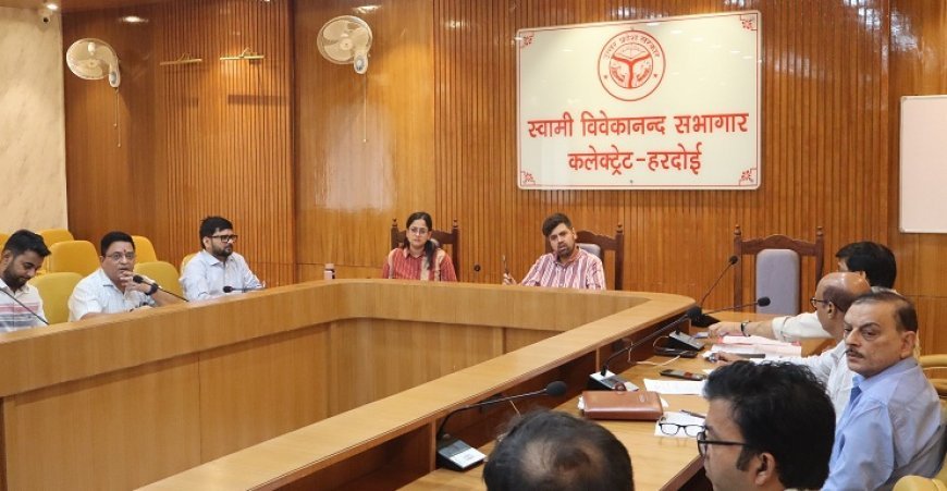 Hardoi: जिलाधिकारी अनुनय झा ने विद्युत आपूर्ति व पीएम सूर्यघर योजना की समीक्षा, निर्बाध बिजली आपूर्ति के दिए निर्देश