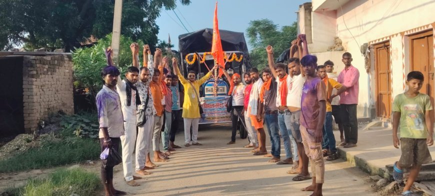 हरदोई के जरेली से राजघाट गंगा के लिए रवाना हुआ कांवड़ियों का जत्था, गूंजे हर-हर महादेव के जयकारे