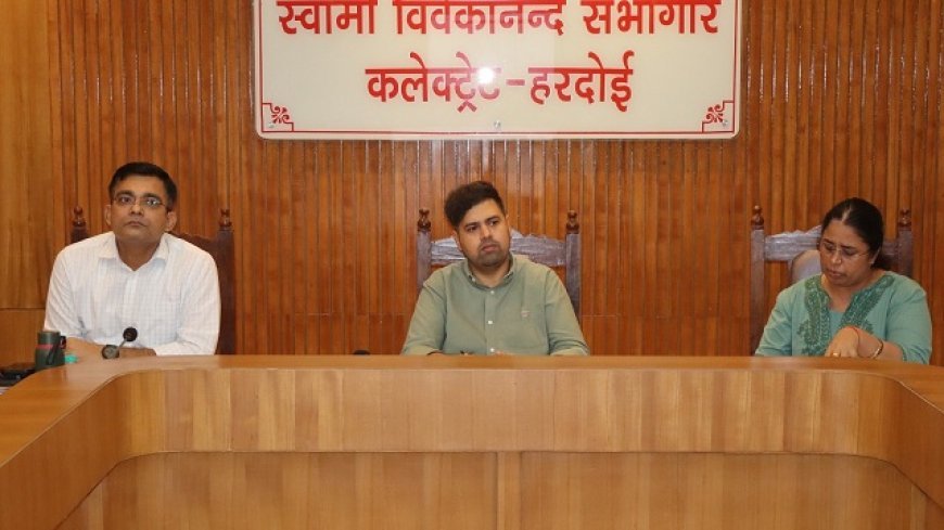 Hardoi: राजस्व वसूली में सुस्ती पर डीएम सख्त, समयबद्ध लक्ष्य पूरा करने के निर्देश