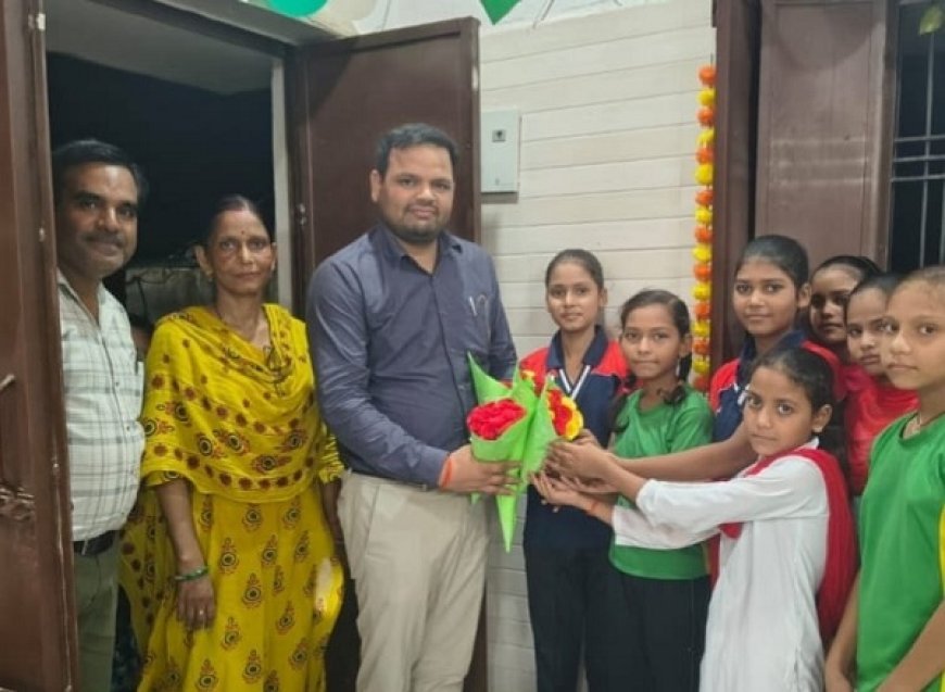 Hardoi: कस्तूरबा गांधी विद्यालयों में अधिकारियों ने किया निरीक्षण, छात्राओं से संवाद कर बढ़ाया आत्मविश्वास