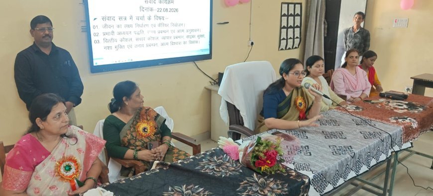 हरदोई के जीजीआईसी में सीडीओ ने छात्राओं को दिए सफलता के मंत्र, करियर और यूपीएससी की तैयारी पर किया मार्गदर्शन