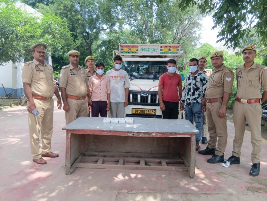 हरदोई में भैंस चोरी करने वाले गिरोह के चार सदस्य गिरफ्तार, महिंद्रा मैक्सो गाड़ी और 21500 रुपये नकदी बरामद