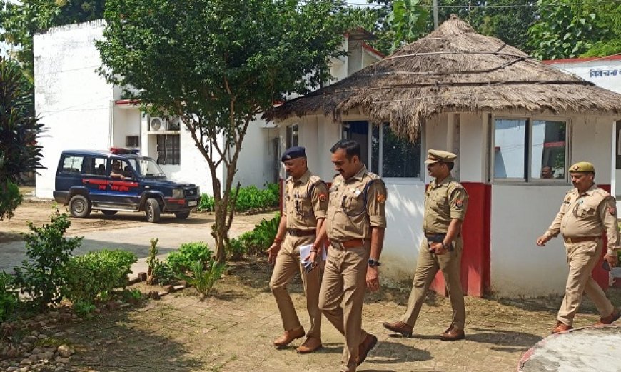 Hardoi: बलरामपुर में एसपी मार्तण्ड प्रकाश सिंह का औचक निरीक्षण, चार थानों की व्यवस्थाओं का लिया जायजा