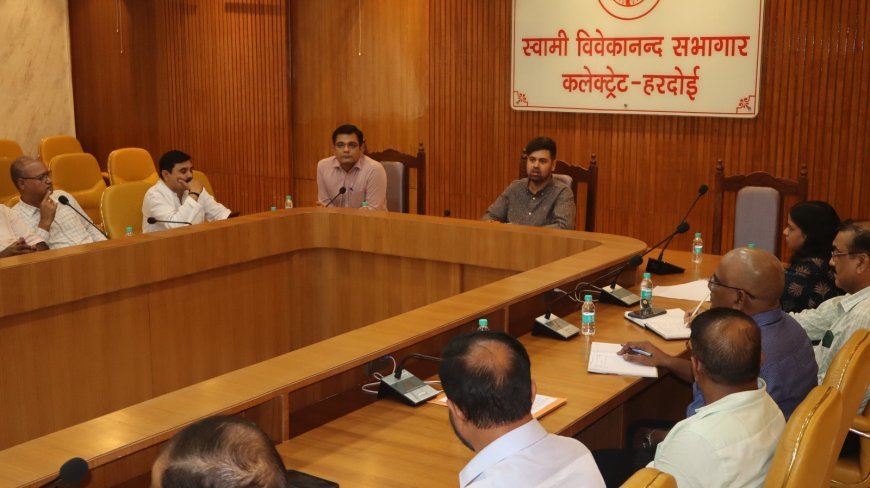Hardoi: चीनी की बढ़ती कीमतों पर डीएम अनुनय झा सख्त, मिलों से एजेंटों की सूची तलब