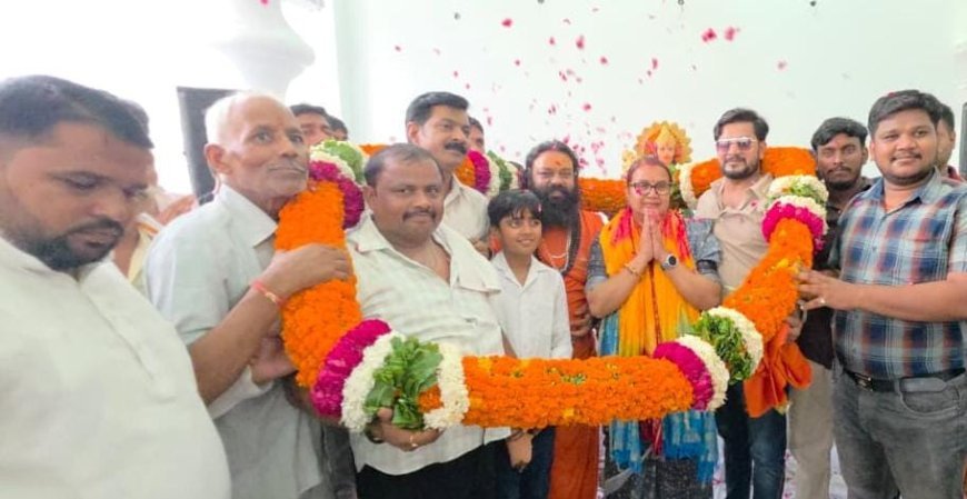 महिला एवं बाल विकास समिति की सभापति बनने पर सदर विधायक का भव्य स्वागत, मां कात्यायनी मंदिर में हाईमास्ट लाइट का लोकार्पण