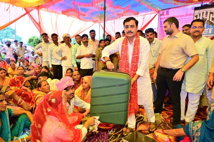 Hardoi: मुख्यमंत्री सामूहिक विवाह योजना के तहत 109 जोड़ों का विवाह संपन्न, जनप्रतिनिधियों ने नवविवाहितों को दिया आशीर्वाद