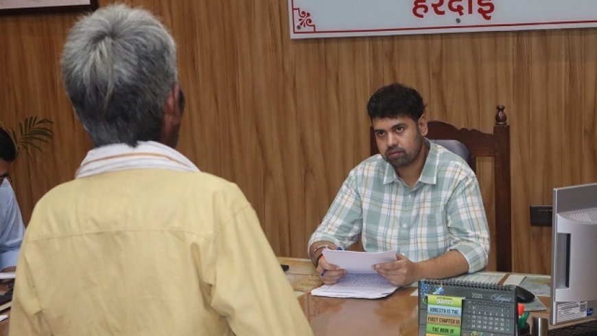 Hardoi: डीएम अनुनय झा ने सुनीं जनसमस्याएं, 83 शिकायतें दर्ज; त्वरित और गुणवत्तापूर्ण निस्तारण के निर्देश