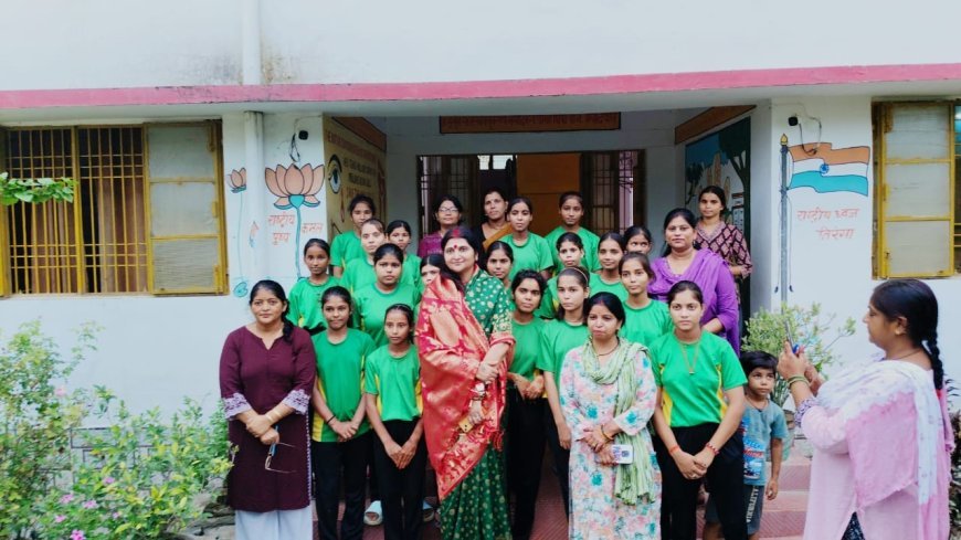हरदोई में महिला आयोग सदस्य ने सुनीं 28 शिकायतें, कस्तूरबा विद्यालय और वन स्टॉप सेंटर का निरीक्षण, त्वरित कार्रवाई के दिए निर्देश