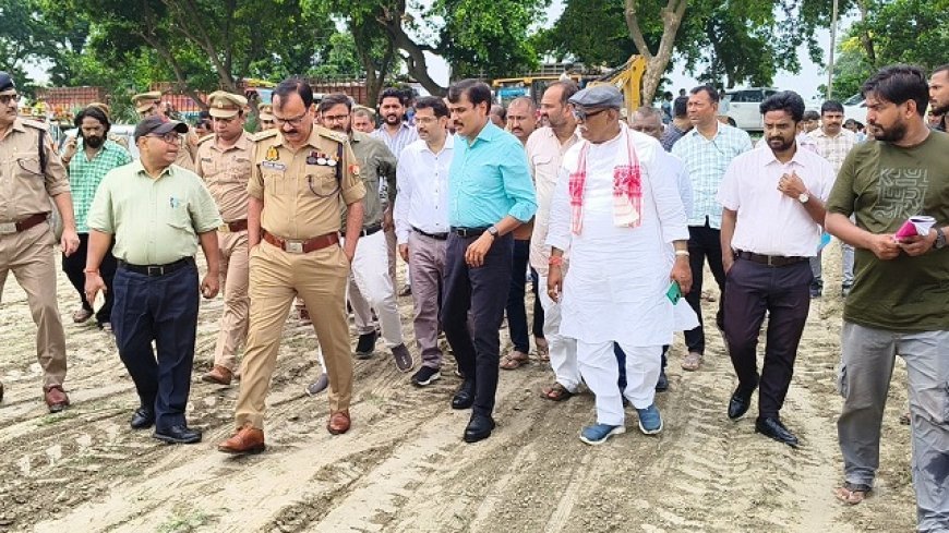 Ballia: 29 अगस्त को मुख्यमंत्री का बलिया दौरा, तैयारियों का जायजा लेने पहुंचे डीएम- एसपी