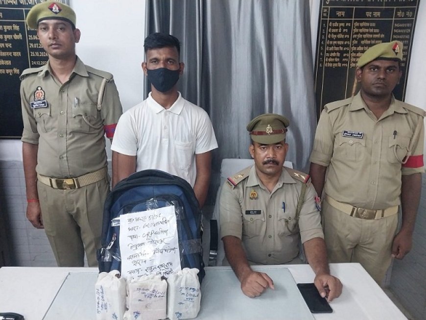 Ballia: बलिया में शराब तस्करी का खुलासा: गरीब नवाज एक्सप्रेस का कोच अटेंडेंट गिरफ्तार, 30 बोतल अंग्रेजी शराब बरामद