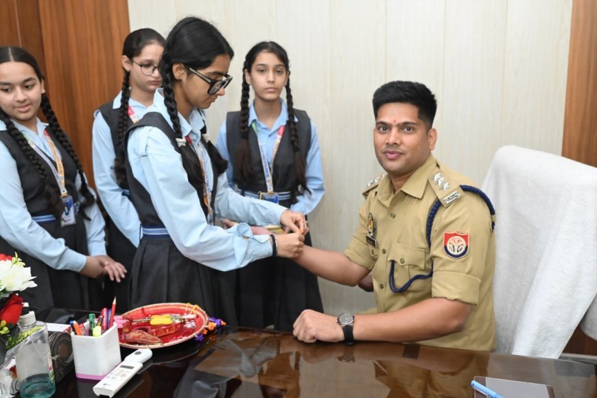 Saharanpur News: रक्षाबंधन पर दून वैली की छात्राओं ने प्रशासनिक और पुलिस अधिकारियों को बांधा रक्षासूत्र, स्कूल में सांस्कृतिक कार्यक्रमों की धूम