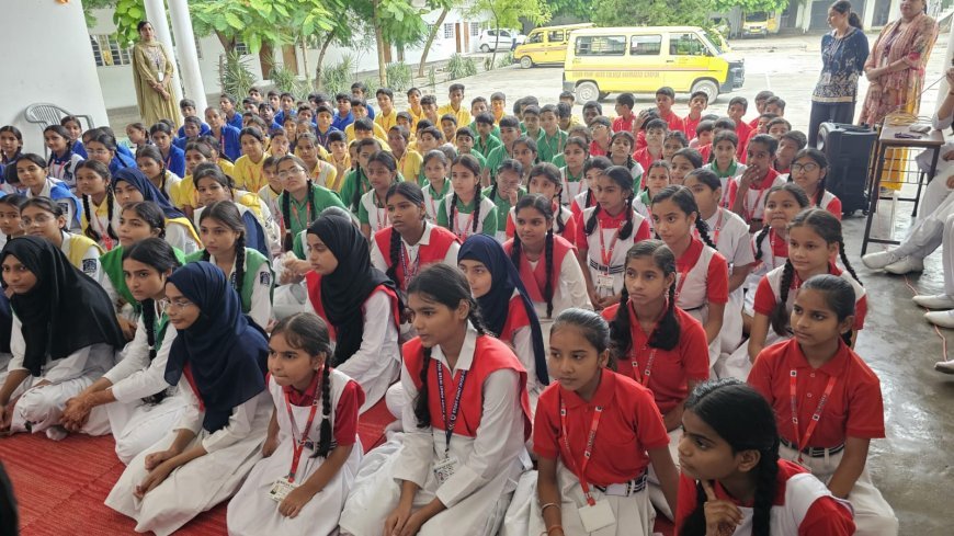 Sitapur: स्टडी प्वाइंट इंटर कॉलेज में धूमधाम से मनाया राष्ट्रीय खेल दिवस, विद्यार्थियों ने जाना मेजर ध्यानचंद का जीवन और खेल उपलब्धियां